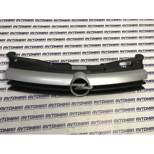 Решітка радіатора Opel Astra H колір Z157 2004-2006 13149465